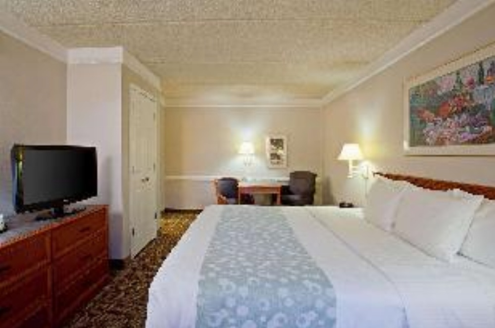Super 8 by Wyndham San Bernardino Image 10