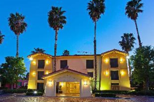 Super 8 by Wyndham San Bernardino image 4