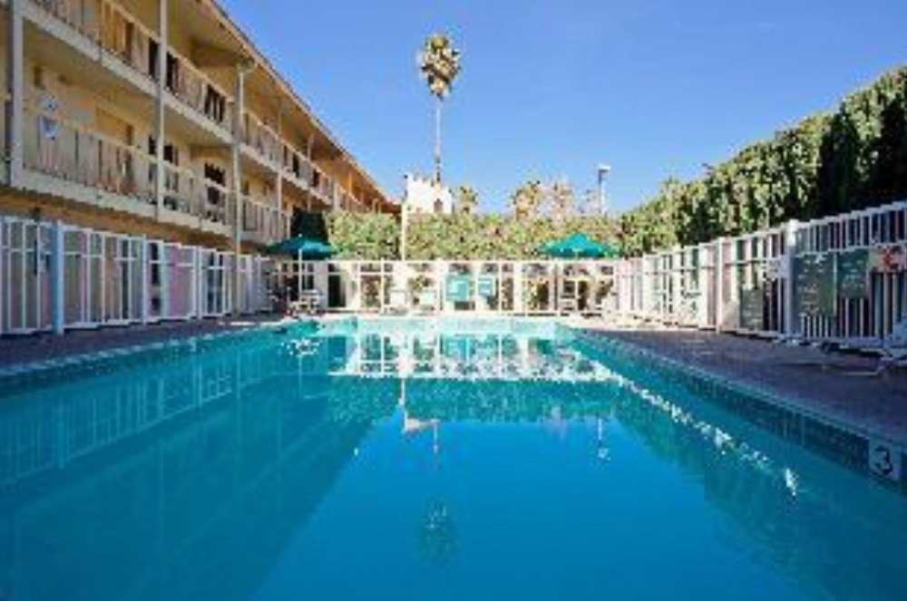 Super 8 by Wyndham San Bernardino Image 6