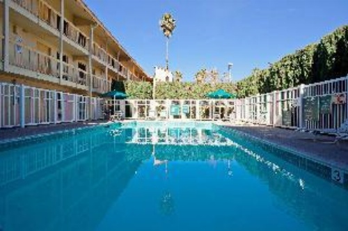 Super 8 by Wyndham San Bernardino image 6