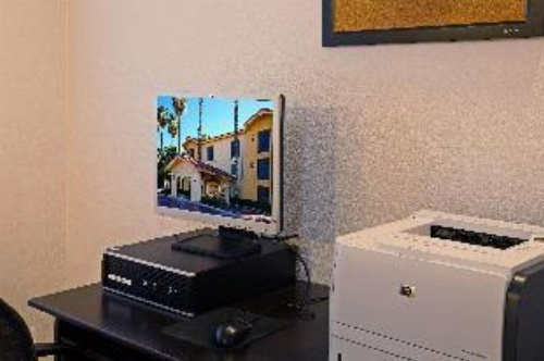 Super 8 by Wyndham San Bernardino image 7